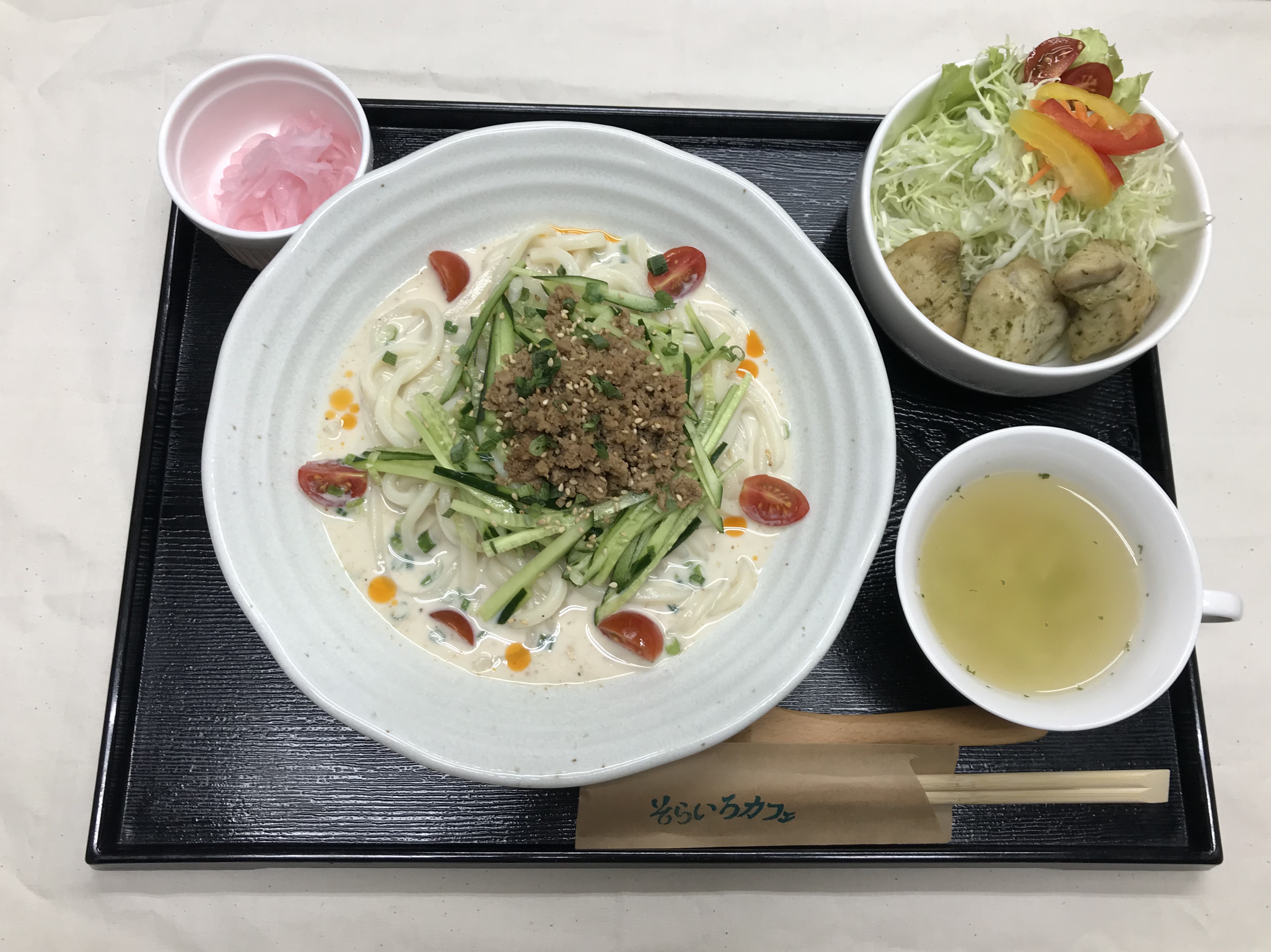 冷やし坦々うどんセットの写真